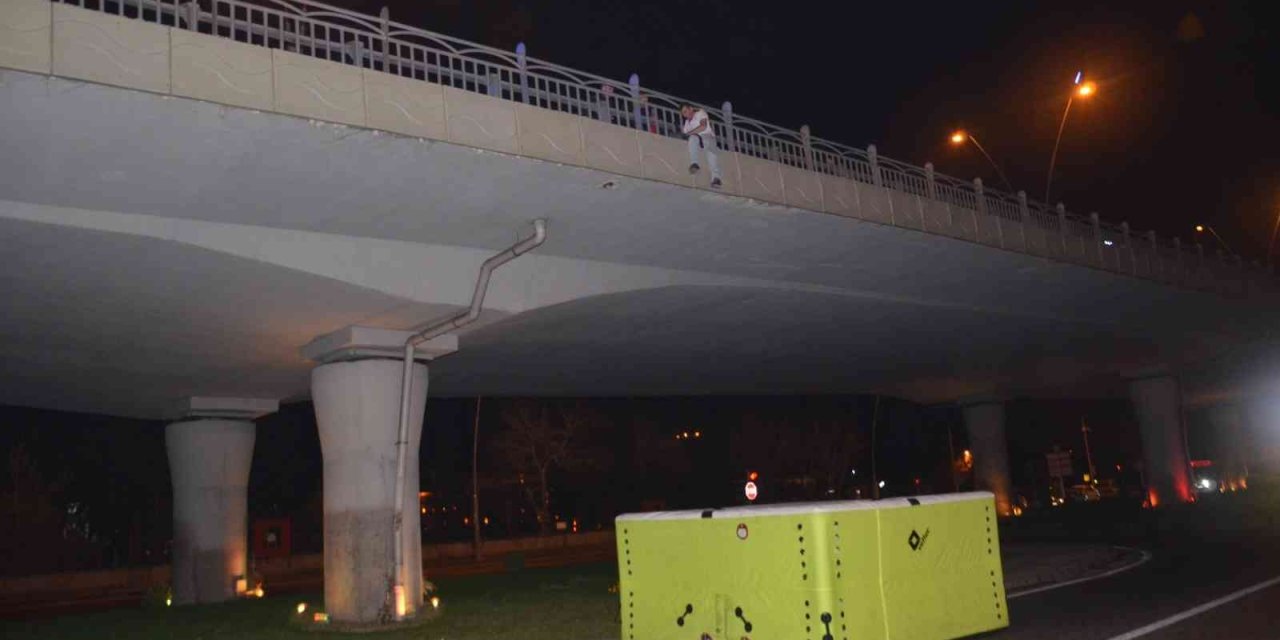 Kayseri’de İntihara Kalkışan Şahsı Polis İkna Etti