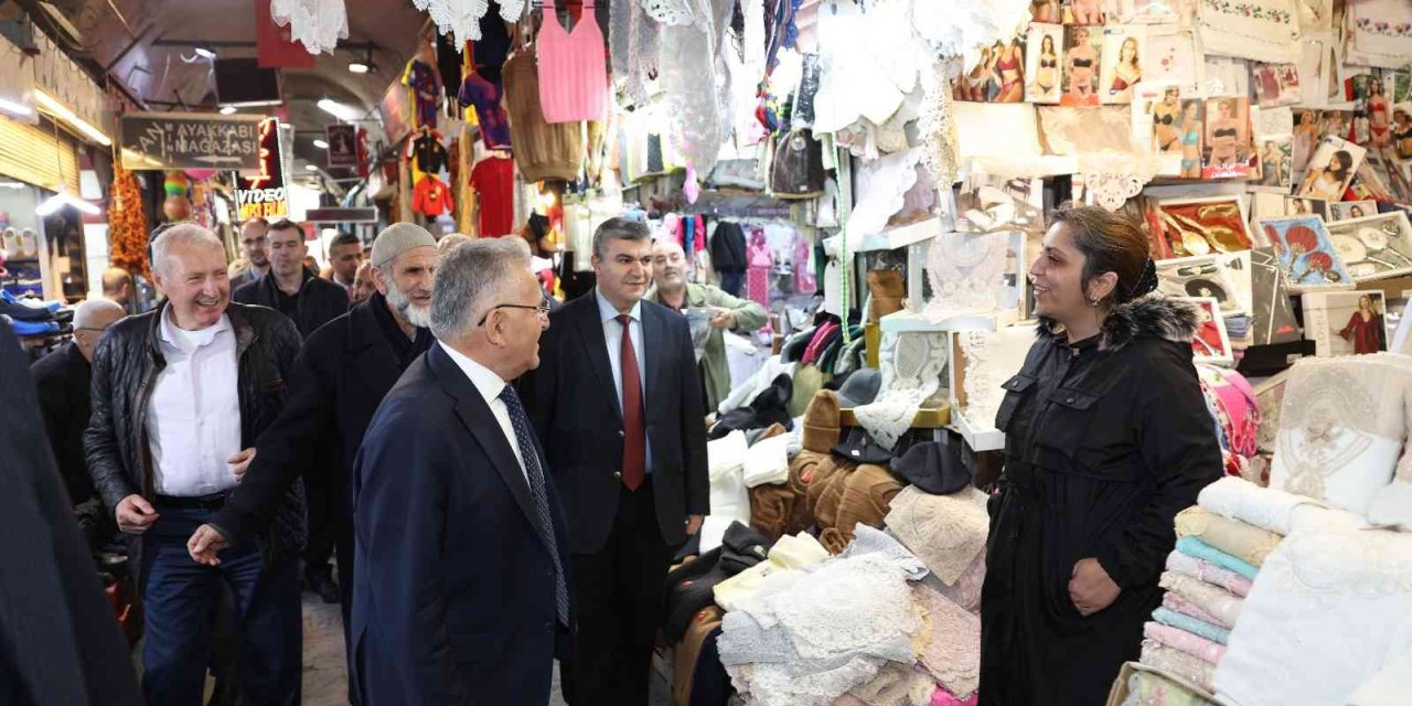 Başkan Büyükkılıç, Tarihi Kapalı Çarşı Ve Kazancılar Çarşısı Esnafını Ziyaret Etti