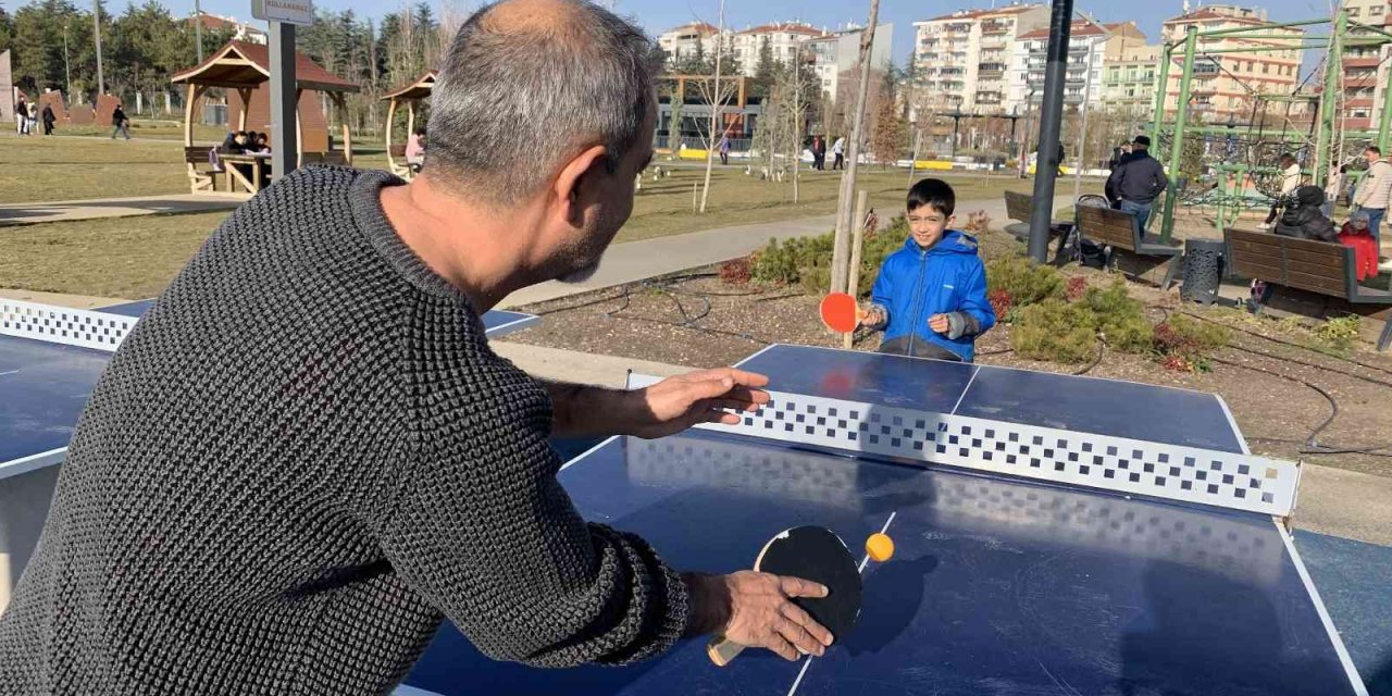 Eskişehirliler Güzel Havanın Tadını Millet Bahçesi’nde Çıkardı