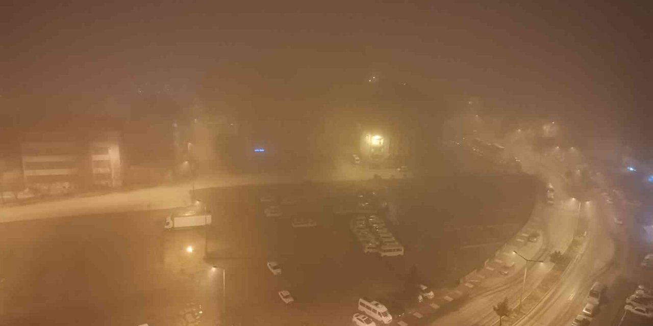 Kayseri’de Sis Etkili Oldu: Görüş Mesafesi 5 Metre Düştü