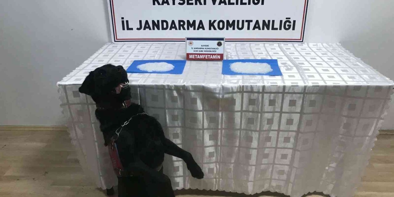 Aracın Torpido Gözünden Uyuşturucu Çıktı