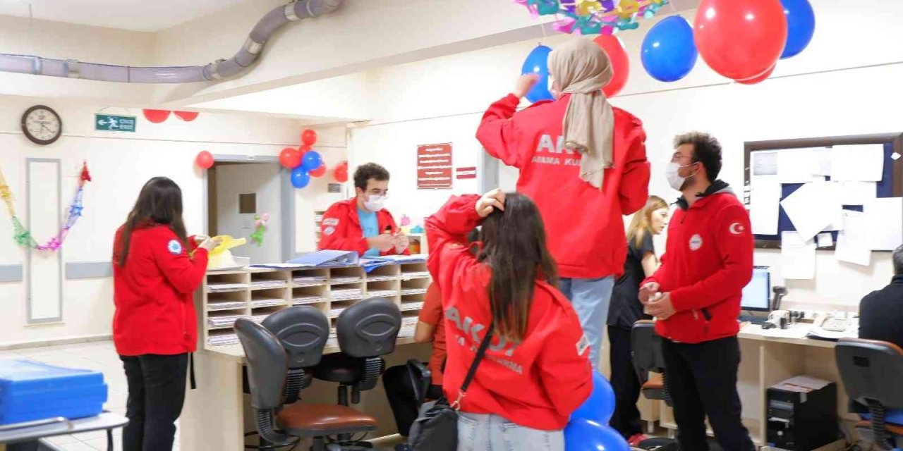 Akut Eskişehir Ekibinden Minik Hastalara Yılbaşı Sürprizi