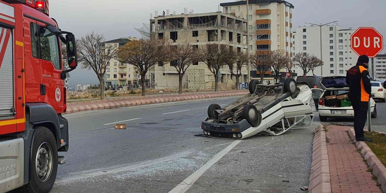 Hafif Ticari Araç İle Çarpışan Otomobil Takla Attı: 1 Yaralı