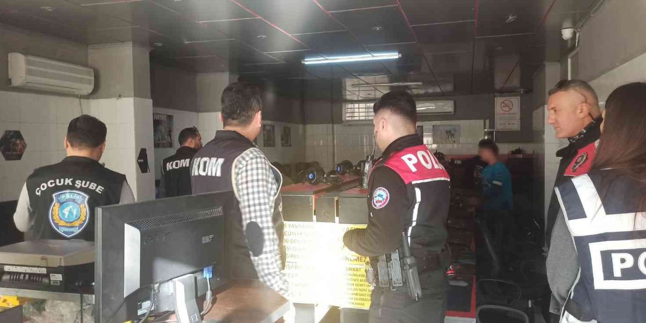 Antalya’da Okul Çevreleri Ve Servis Araçları Denetlendi