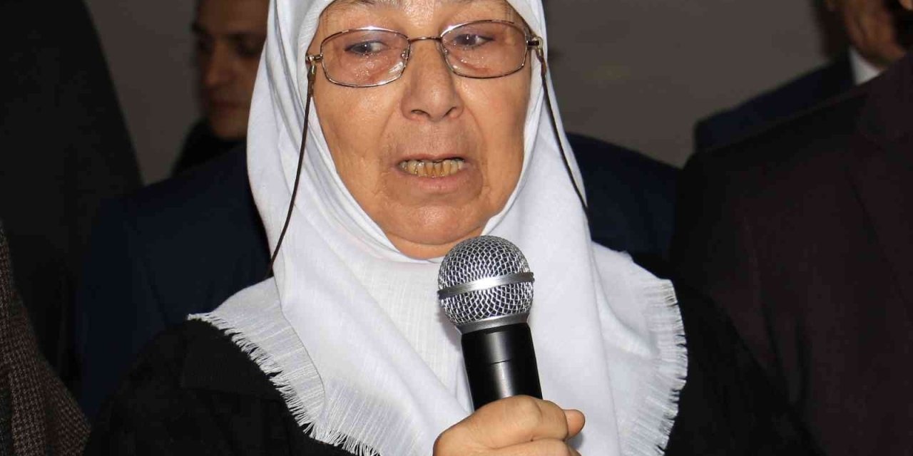 Şehit Annesi Eline Mikrofonu Aldı: "Yerine Evladını Koydu, İntikamını Doya Doya Alacak"