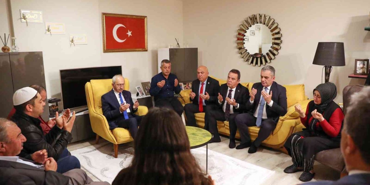 Kılıçdaroğlu Pençe-kilit Operasyonu Şehidinin Ailesini Ziyaret Etti