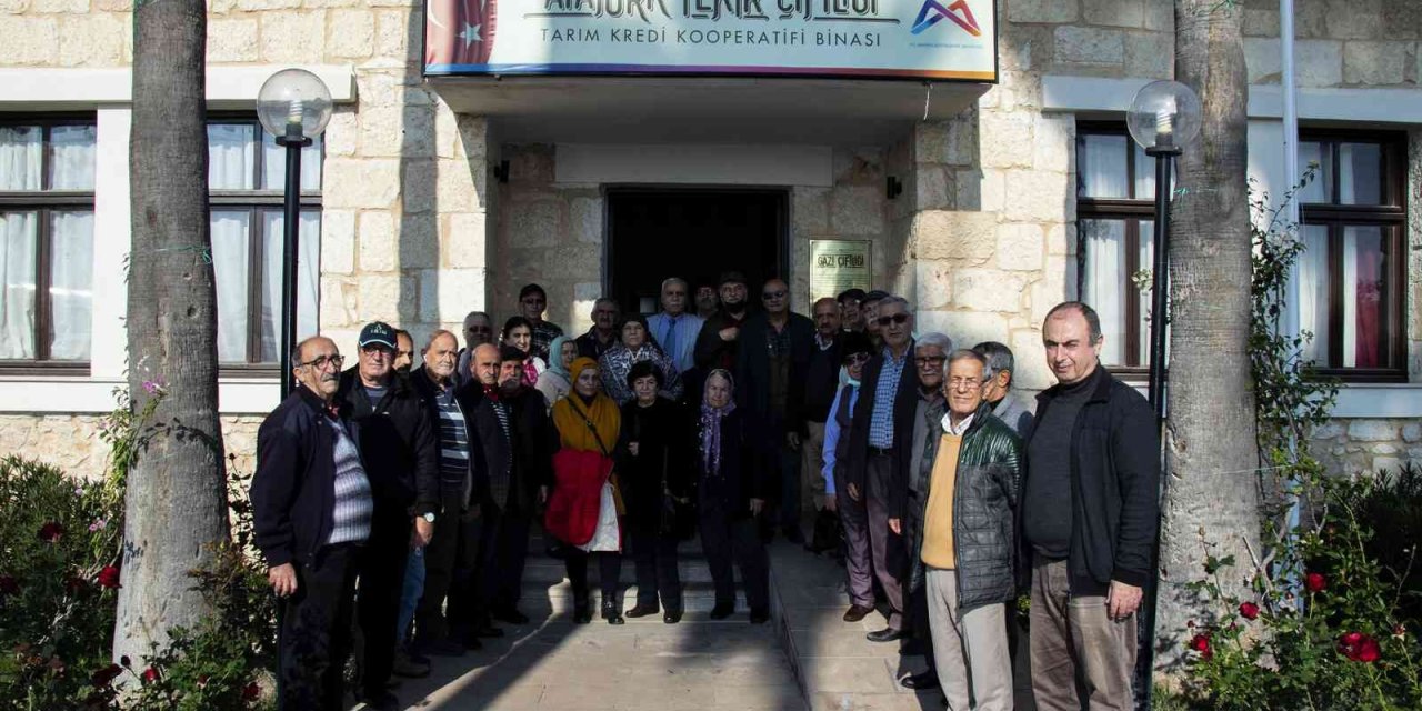 Yaş Almış Vatandaşlar, Gazi Çiftliği’ni Gezdi