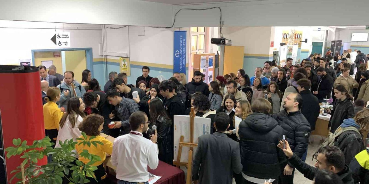 Kariyer Günleri Etkinliğinde Öğrencilere Ücretsiz Yemek İkramı