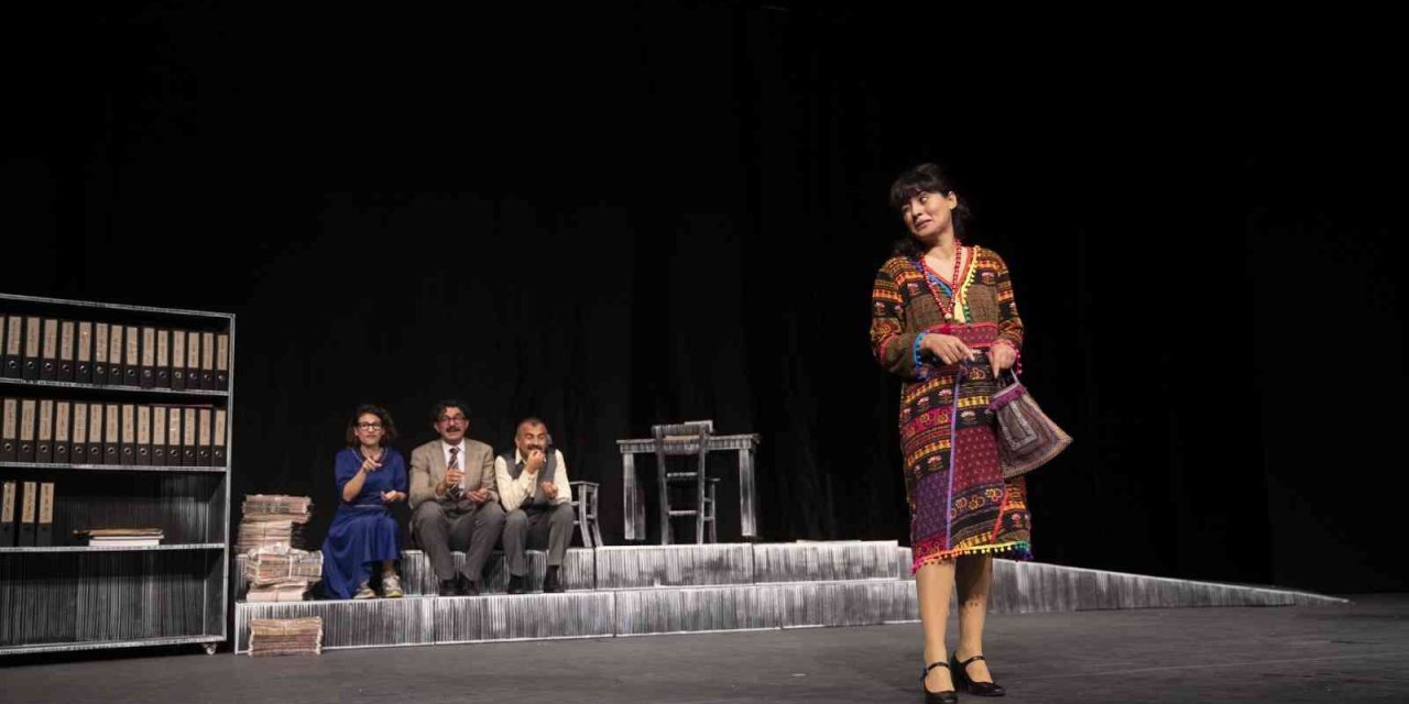 Mersin Şehir Tiyatrosu İzmir’de Perde Açtı