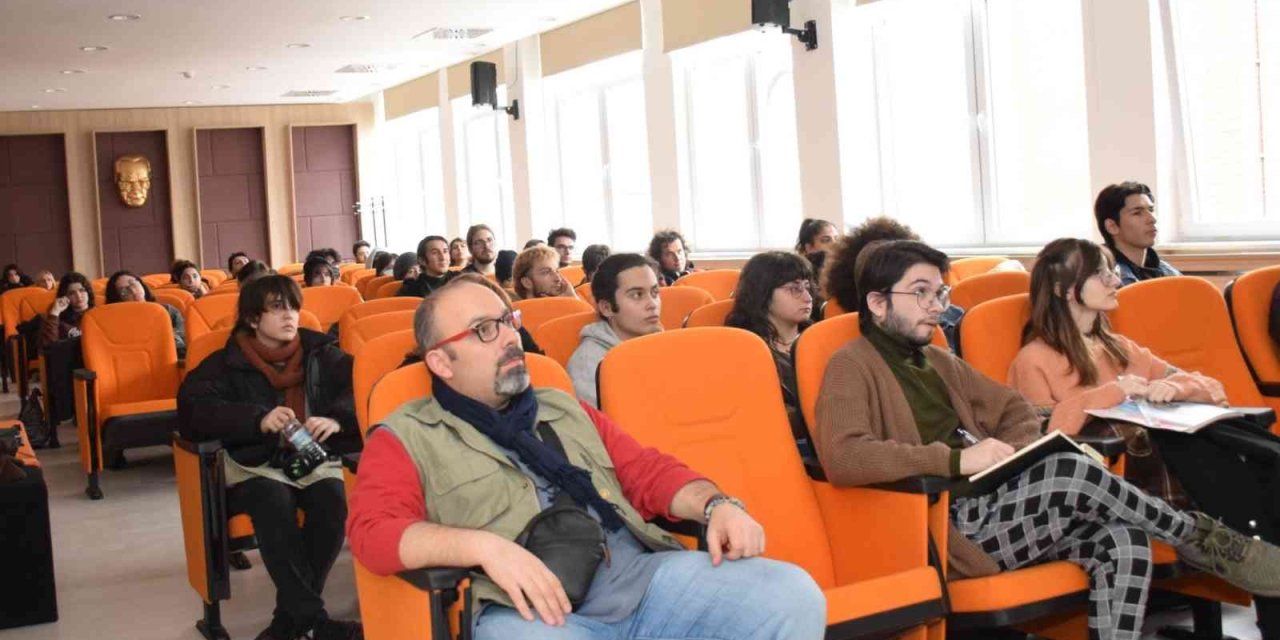 Gsf’de “grafik Tasarımında Güncellik Ve Uluslararası Mesleki Gelişim” Konuşuldu