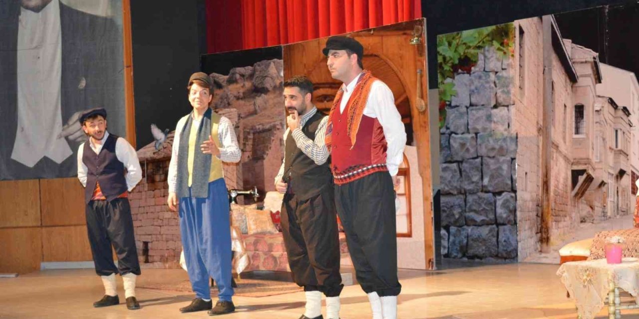 ’gesi Bağları’ Adlı Tiyatro Oyununa Büyük İlgi