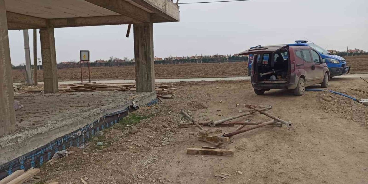 Hurda Malzeme Çalan Şahıs Jandarma Ekiplerince Yakalandı