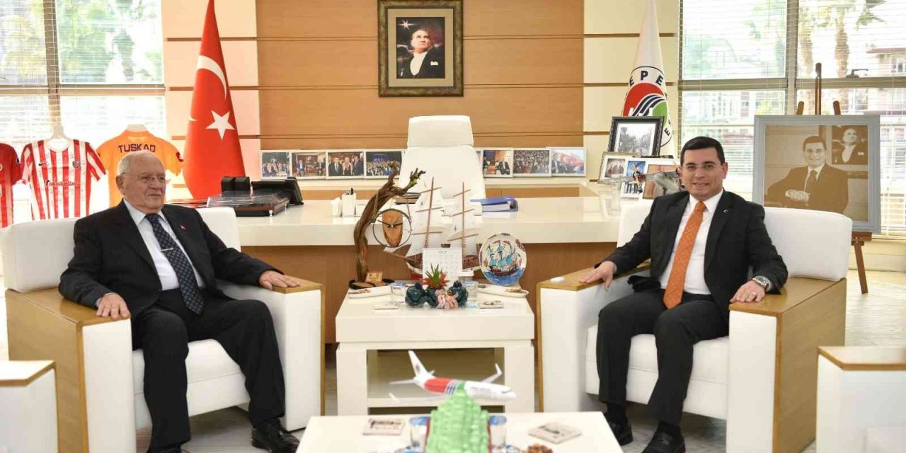 Milli Savunma Eski Bakanı Vecdi Gönül Kepez’de