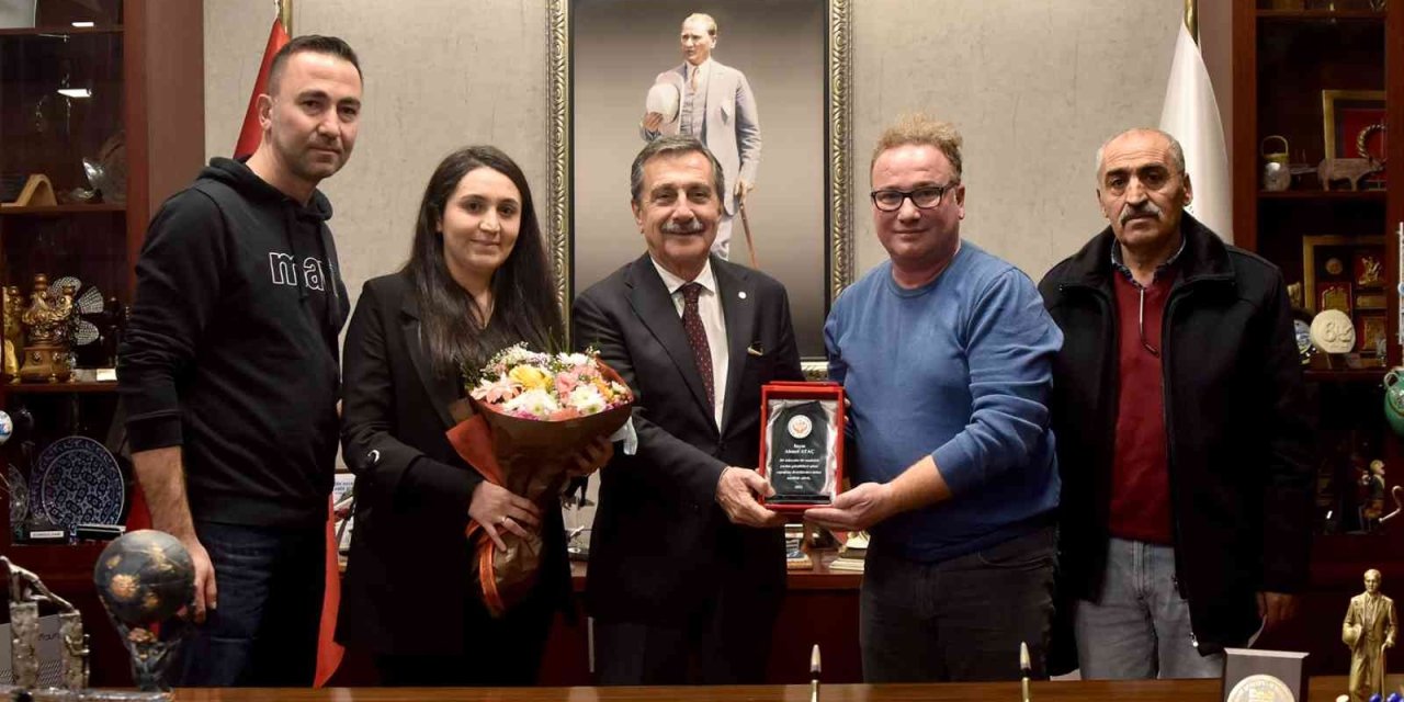 Başkan Ataç’a Gönüllülerden Teşekkür