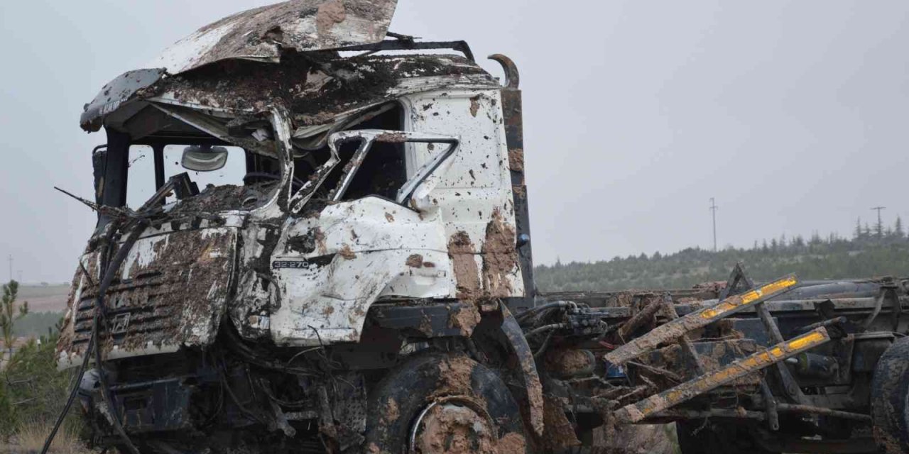 Sivrihisar’da Hafriyat Kamyonu Devrildi, Sürücü Yaralandı