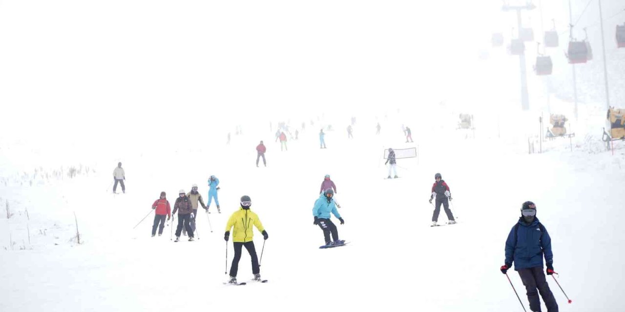 Sezonu Açan Erciyes’te Hafta Sonu Yoğunluğu