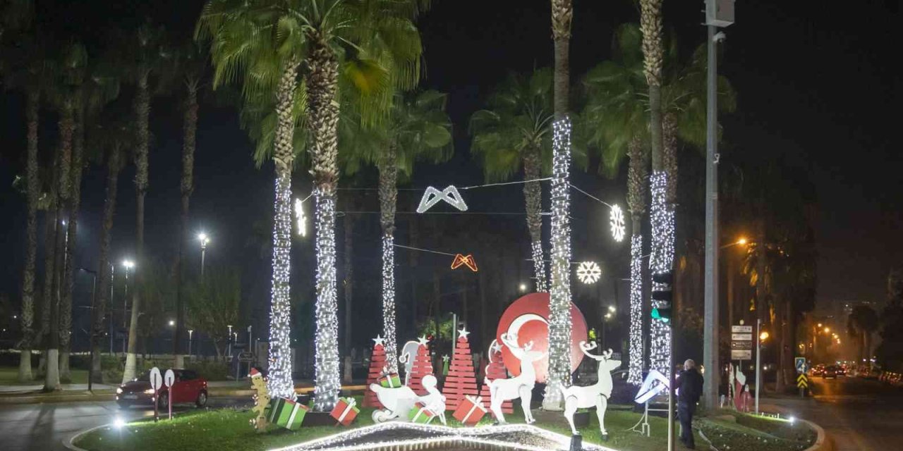 Mersin Caddeleri Ve Sokakları Yılbaşı İçin Süslendi