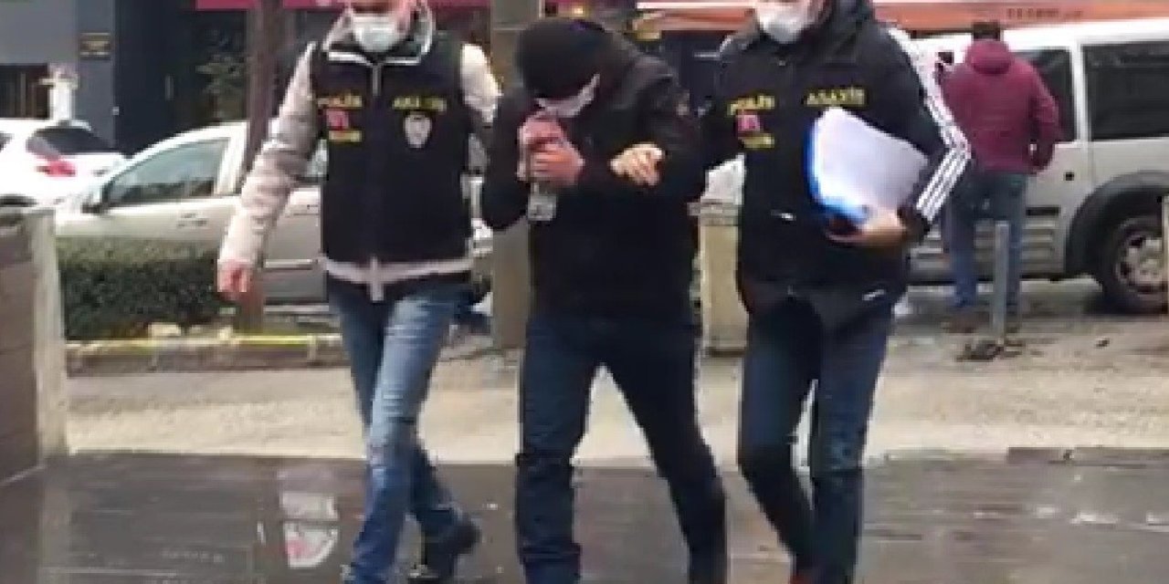 Babayı Öldürüp Oğlunu Yaralayan Sanığın Cezasına 11 Ay Eklendi