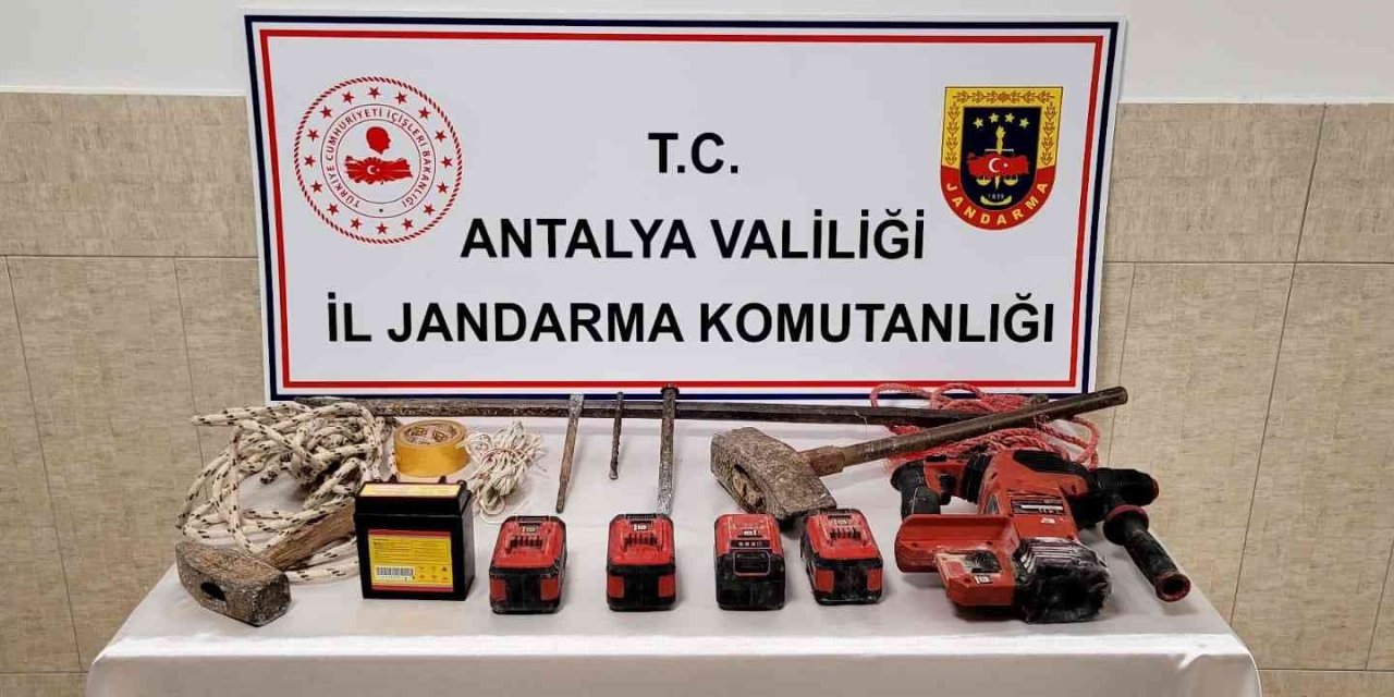 Antik Kentte Kaçak Kazıya Jandarmadan Suçüstü Baskın