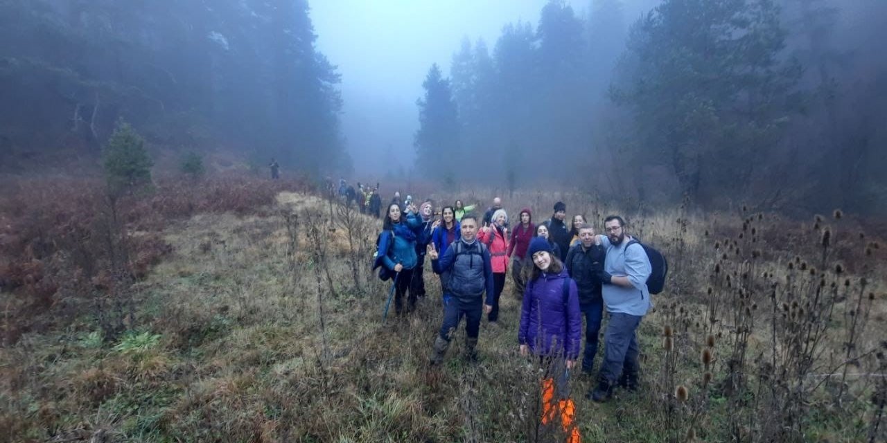 Doğa Tutkunlarına Bozcaarmut’ta Yoğun Sis Eşlik Etti