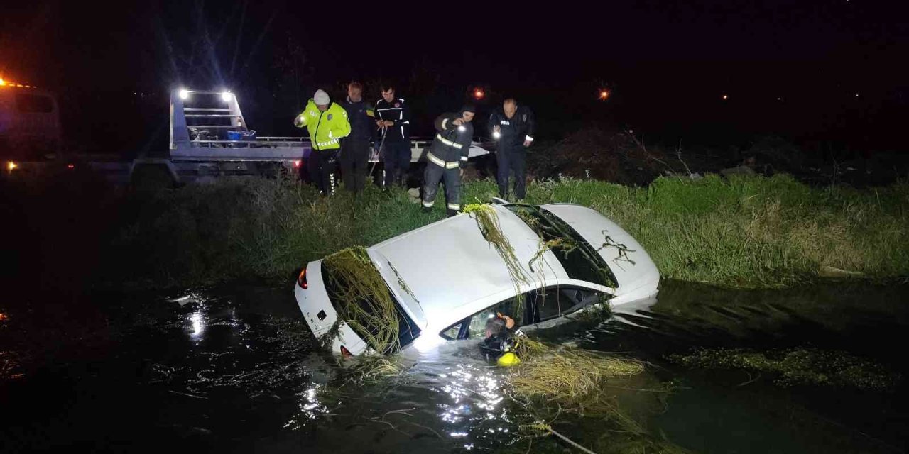 Sulama Kanalına Uçan Otomobilin Sürücüsü Hayatını Kaybetti