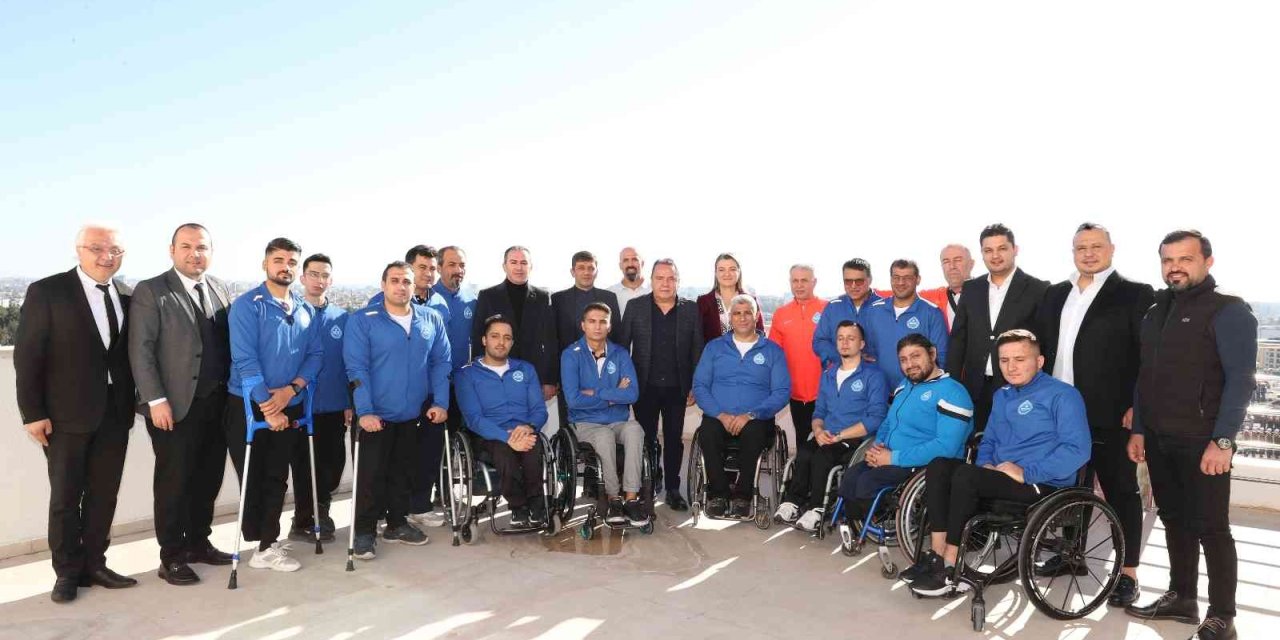 Başkan Böcek Tekerlekli Basketbol Takımı İle Buluştu