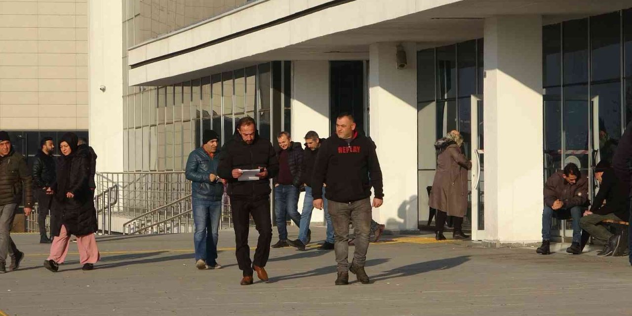 Sgk’nın Önü Eyt’liler İle Doldu