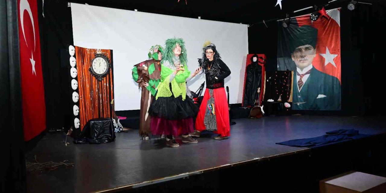 Savaş Mağduru Ukraynalı Çocuklara Tiyatro Gösterisi