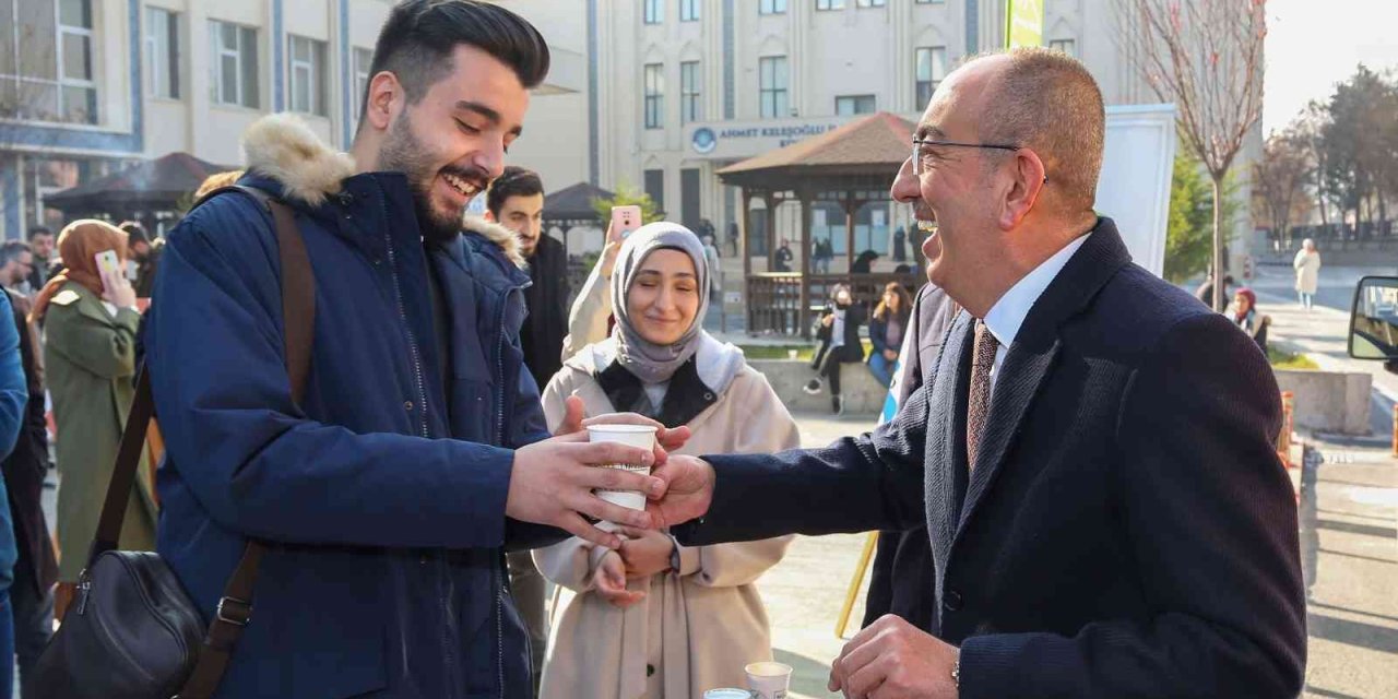 Meram Gençlik Meclisi’nden Öğrencilere Çorba İkramı