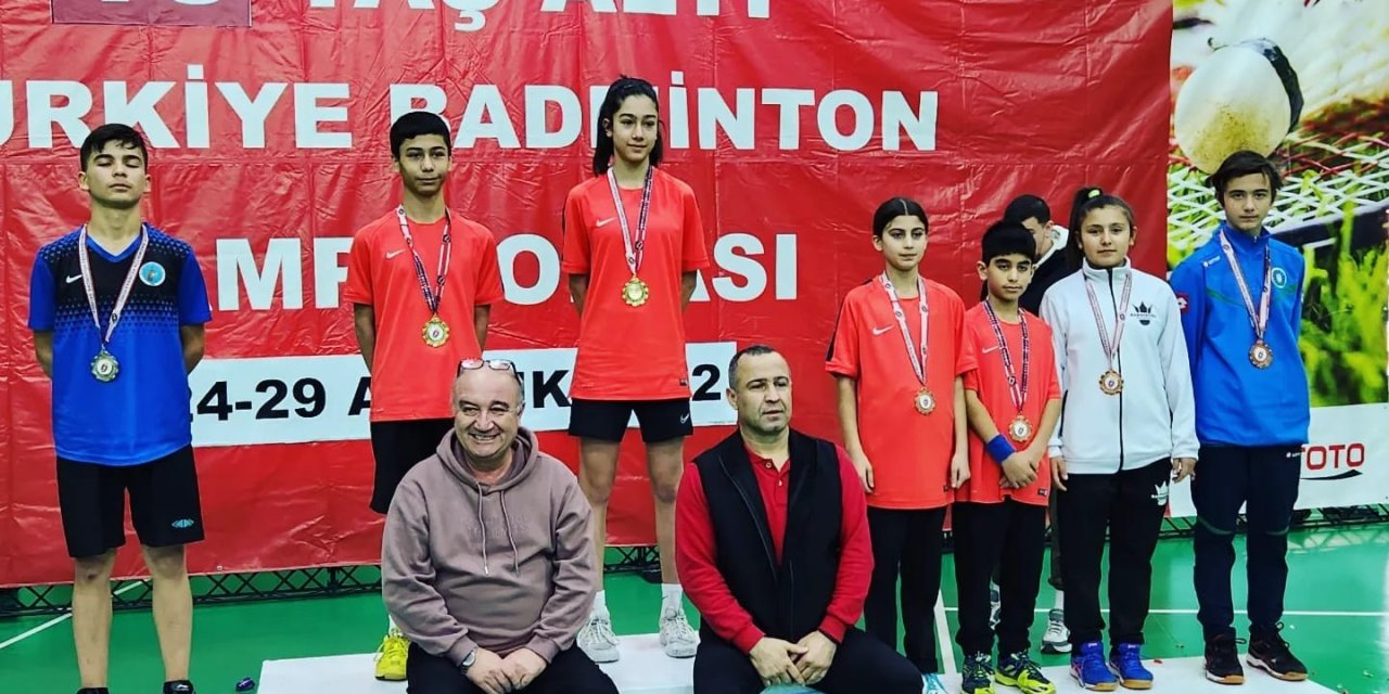 13 Yaş Altı Türkiye Badminton Şampiyonası’nda Eskişehir Madalyaları Topladı