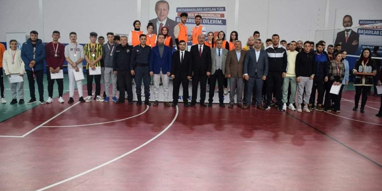 Tomarza Kaymakamlık Voleybol Turnuvası Sona Erdi