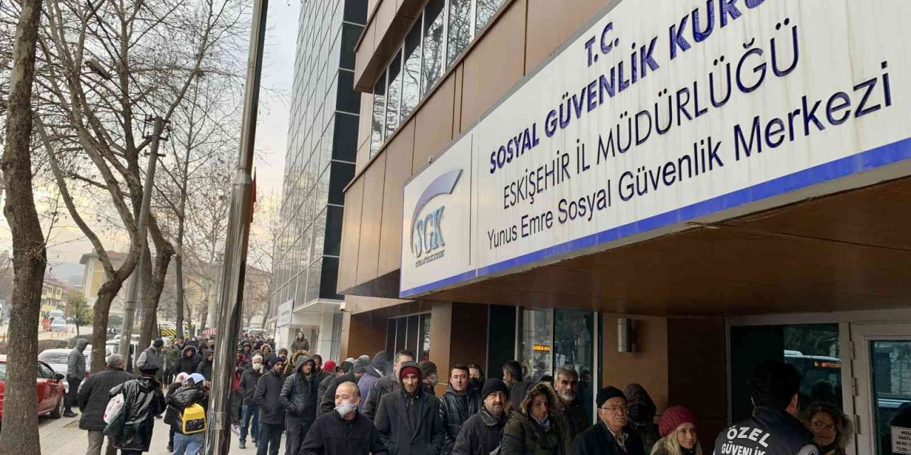 Eskişehir’de Zamsız Borçlanma Kuyruğu Sürüyor