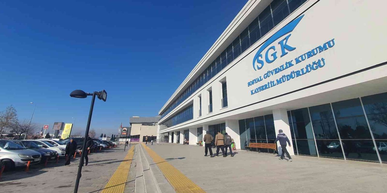 Sgk’da Hafta Sonu "eyt" Mesaisi