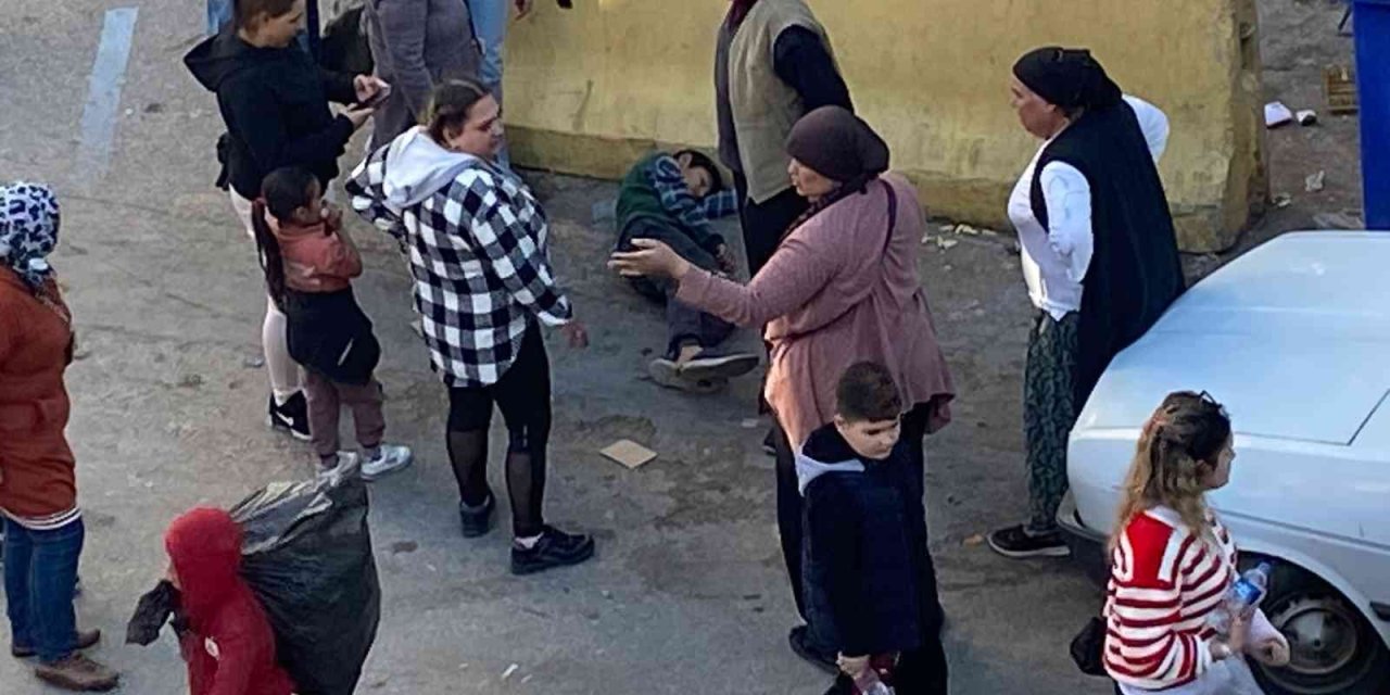 Antalya'da Arkadaşları Tarafından Darp Edilen Mendilci Çocuğun Yardımına Vatandaşlar Koştu