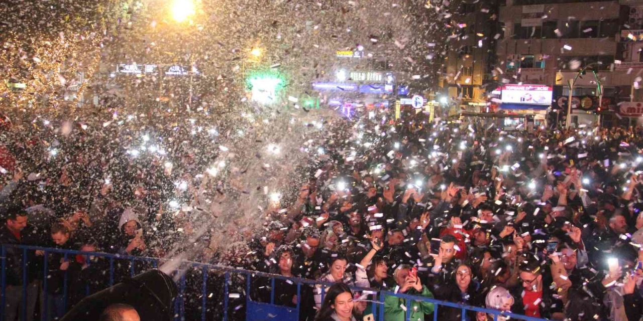 Antalya 2023’e Yapay Kar Yağışı Altında Girdi