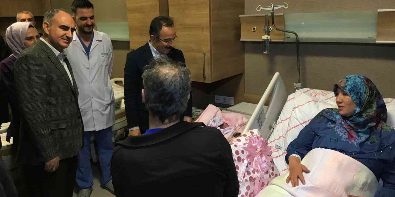 Konya’da 2023’ün İlk Bebeği Ailenin 6. Çocuğu Sümeyye Nur Oldu