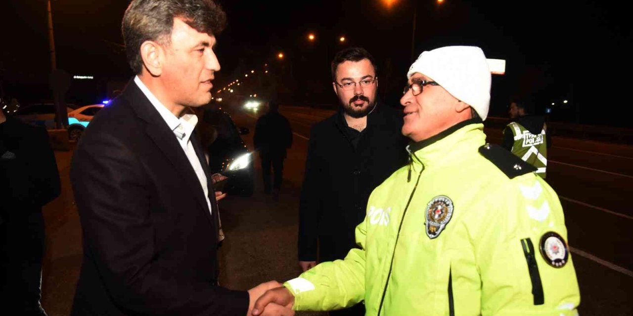 Ak Parti İl Başkanı Çalışkan’dan Sağlık Personeli Ve Emniyet Güçlerine Yeni Yıl Ziyareti