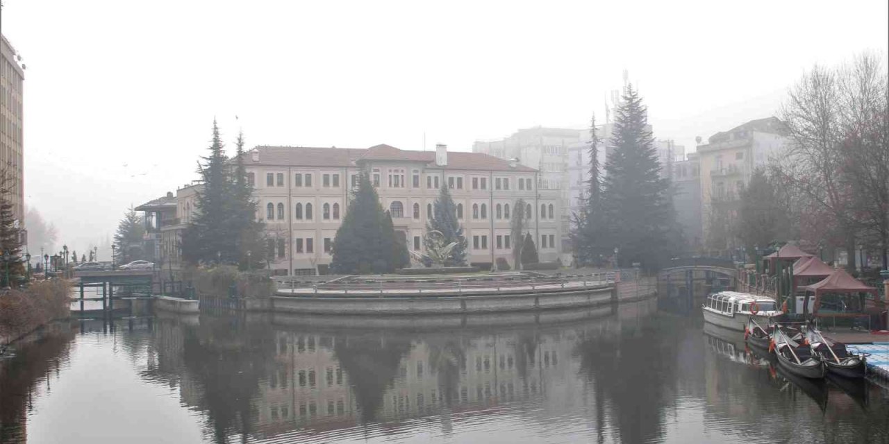 Eskişehir’de Sis Kartpostallık Görüntüler Oluşturdu