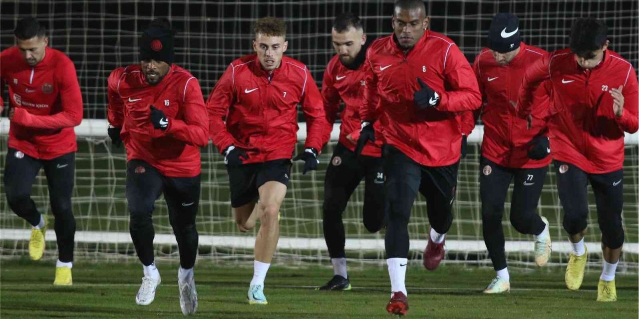 Antalyaspor İle Fenerbahçe 53. Randevuda