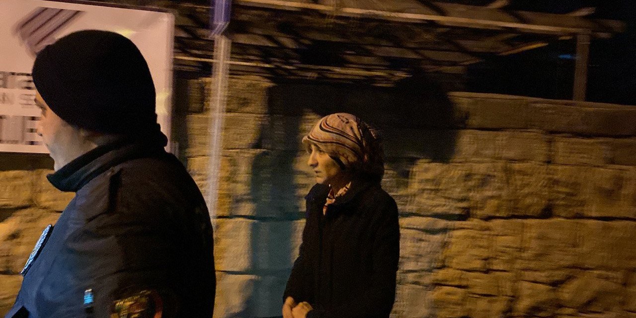 Uzaklaştırması Bulunan Şahıs Eşi Ve Çocuğu İçeride Olduğu Sırada Evini Ateşe Verdi