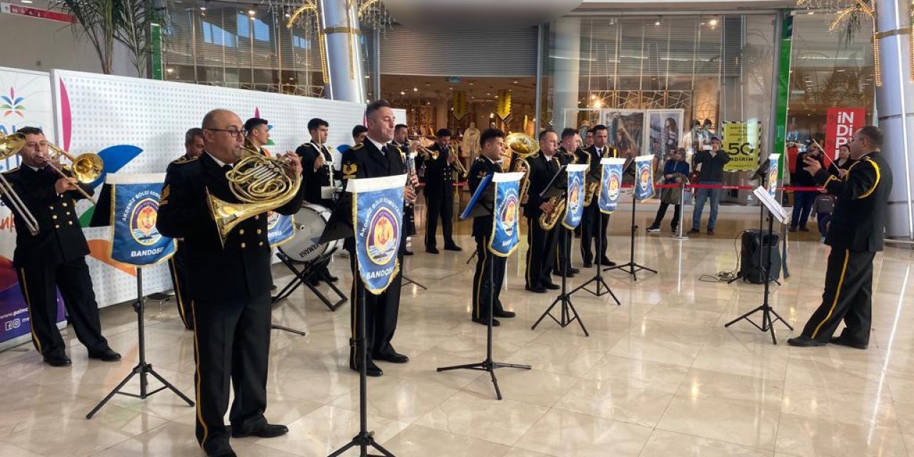 Akdeniz Bölge Ve Garnizon Komutanlığı Bandosundan 101. Yıl Konseri
