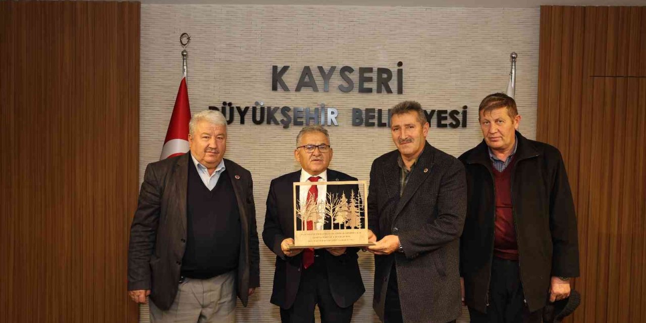 Başkan Büyükkılıç’a Muhtardan ‘500 Fidan’ Jesti