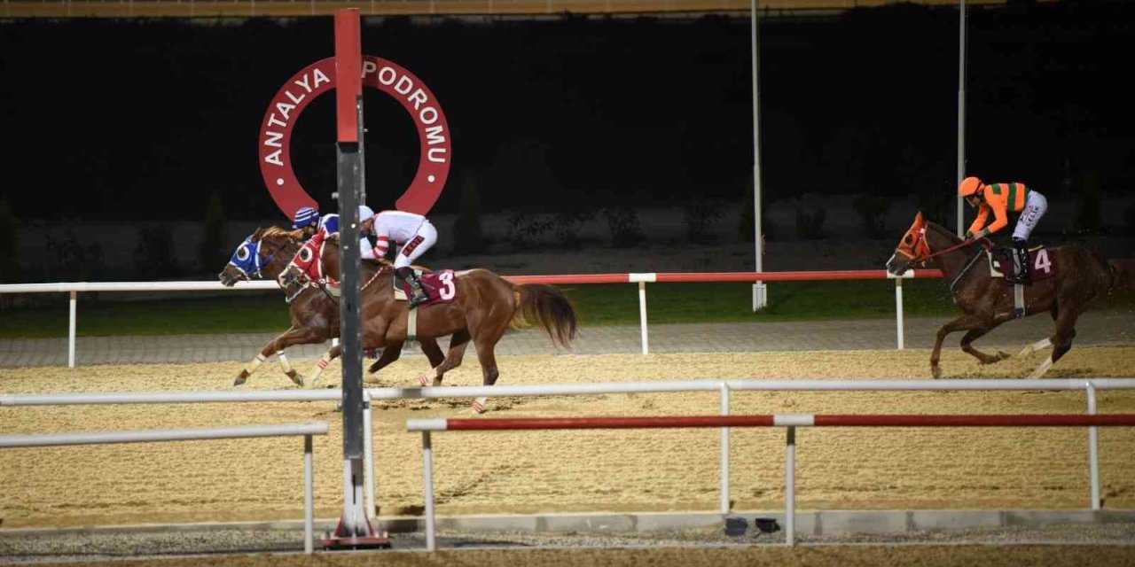 Antalya Hipodromu’nda Yılın İlk Yarışı “vali Koşusu” İle Gerçekleşti