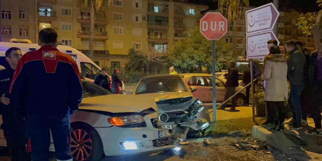 Gazipaşa’da 5 Aracın Karıştığı Zincirleme Trafik Kazası: 1 Yaralı