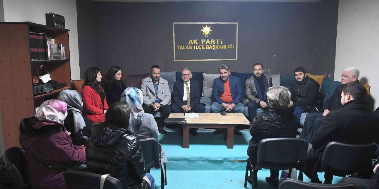 Başkan Büyükkılıç, Ak Parti Talas İlçe Başkanlığı Yönetim Kurulu Toplantısına Katıldı