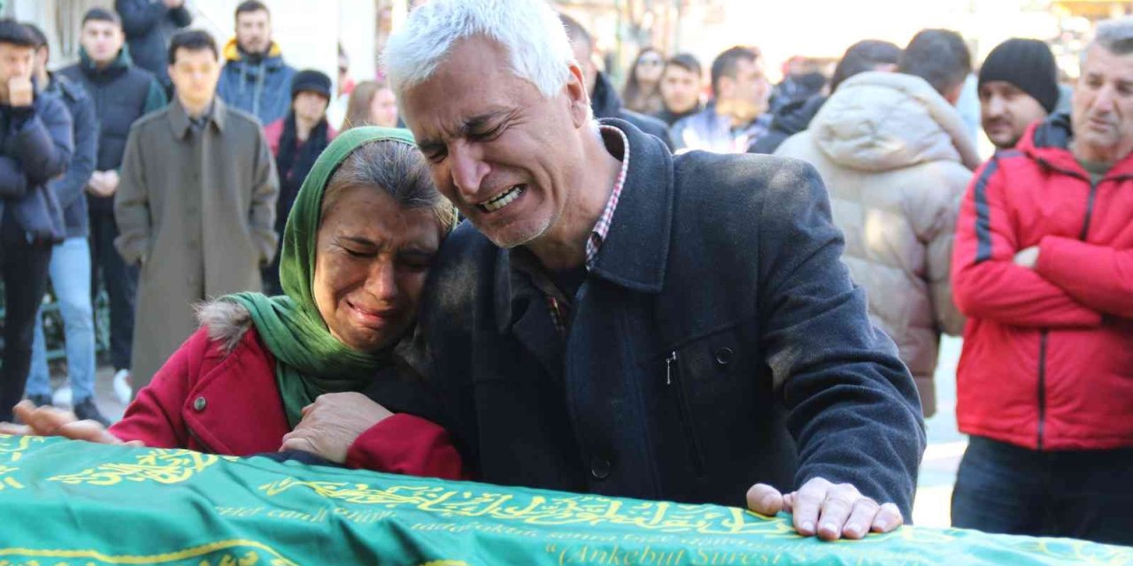 Cinayete Kurban Giden Genç, Gözyaşlarıyla Son Yolculuğuna Uğurlandı