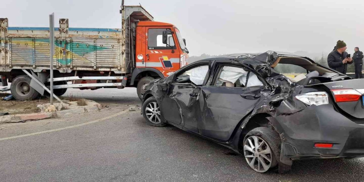 Belediye Başkanının Makam Aracı İle Kamyonet Çarpıştı, 4 Kişi Yaralandı