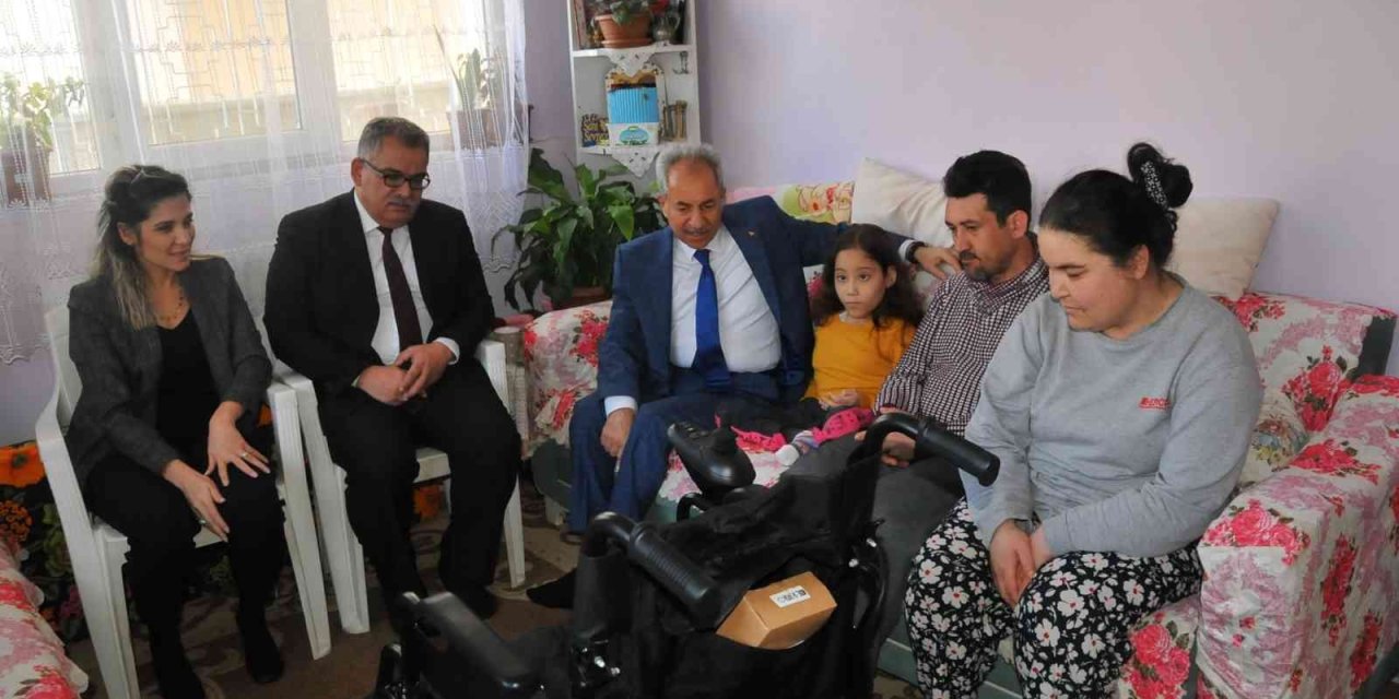 Konya'da Küçük Huriye’nin Akülü Engelli Sandalye Sevinci