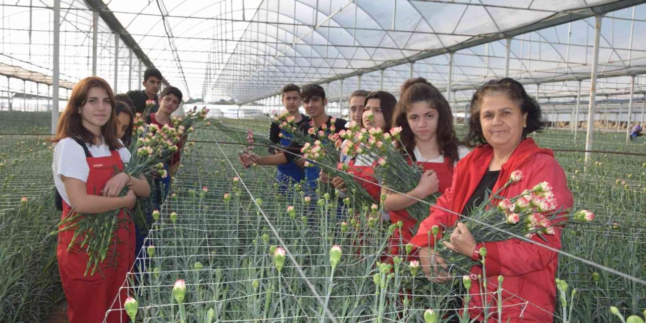 Tarımın Geleceğine Eğitimli Kadın Eli Değecek