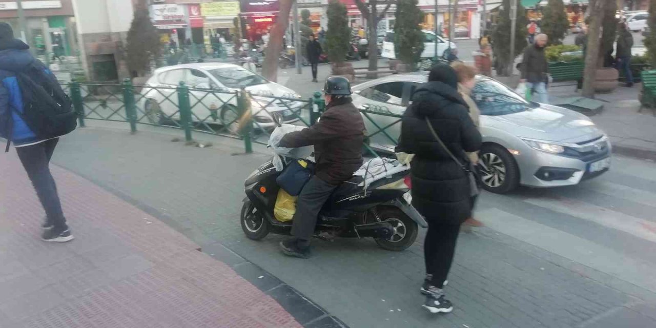 Kaldırımları Onların Mı Yayaların Mı?